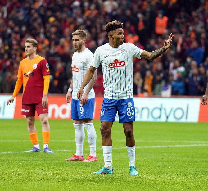 Çaykur Rizespor 2 Kez Öne Geçtiği Maçta Galatasaray'a 4-2 Kaybetti