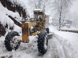 Kar Nedeniyle Rize'de 30, Doğu Karadeniz'de 204 Köy Yolu Ulaşıma Kapandı