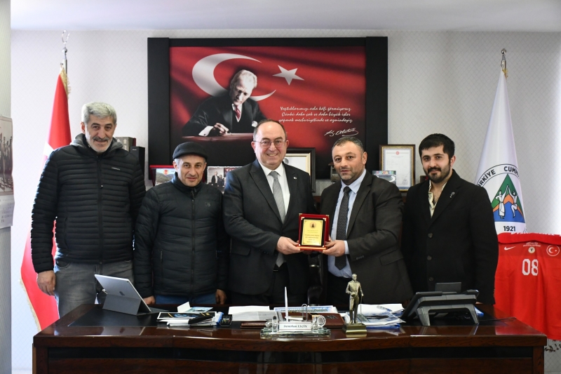 Karadeniz Artvinliler Dernekler Birliğinden Artvin Belediye Başkanı Demirhan Elçin'e Ziyaret 