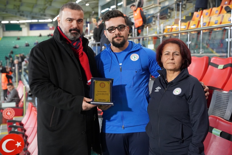 Milli sporculara Çaykur Rizespor'dan Ödül 